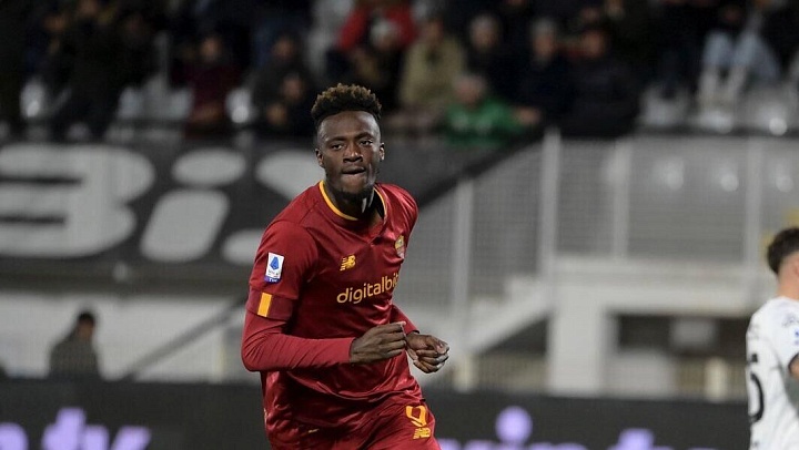 Абрахам перешел в "Астон Виллу" из "Бешикташа"