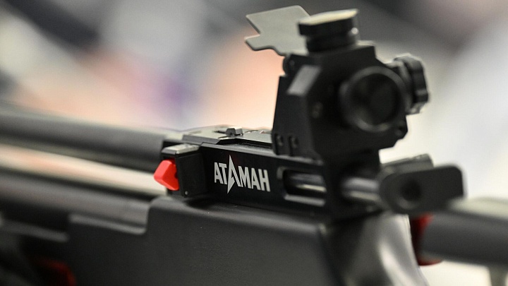 Норвежский биатлонист победил в своей дебютной гонке на Олимпиадах